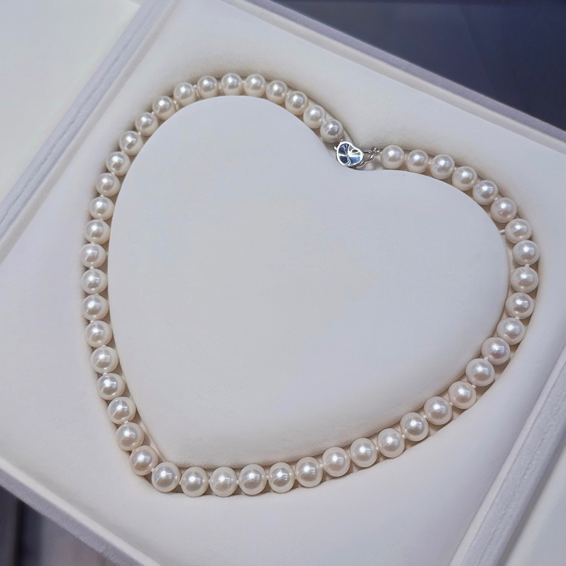 Pearl necklace in a heart-shaped box