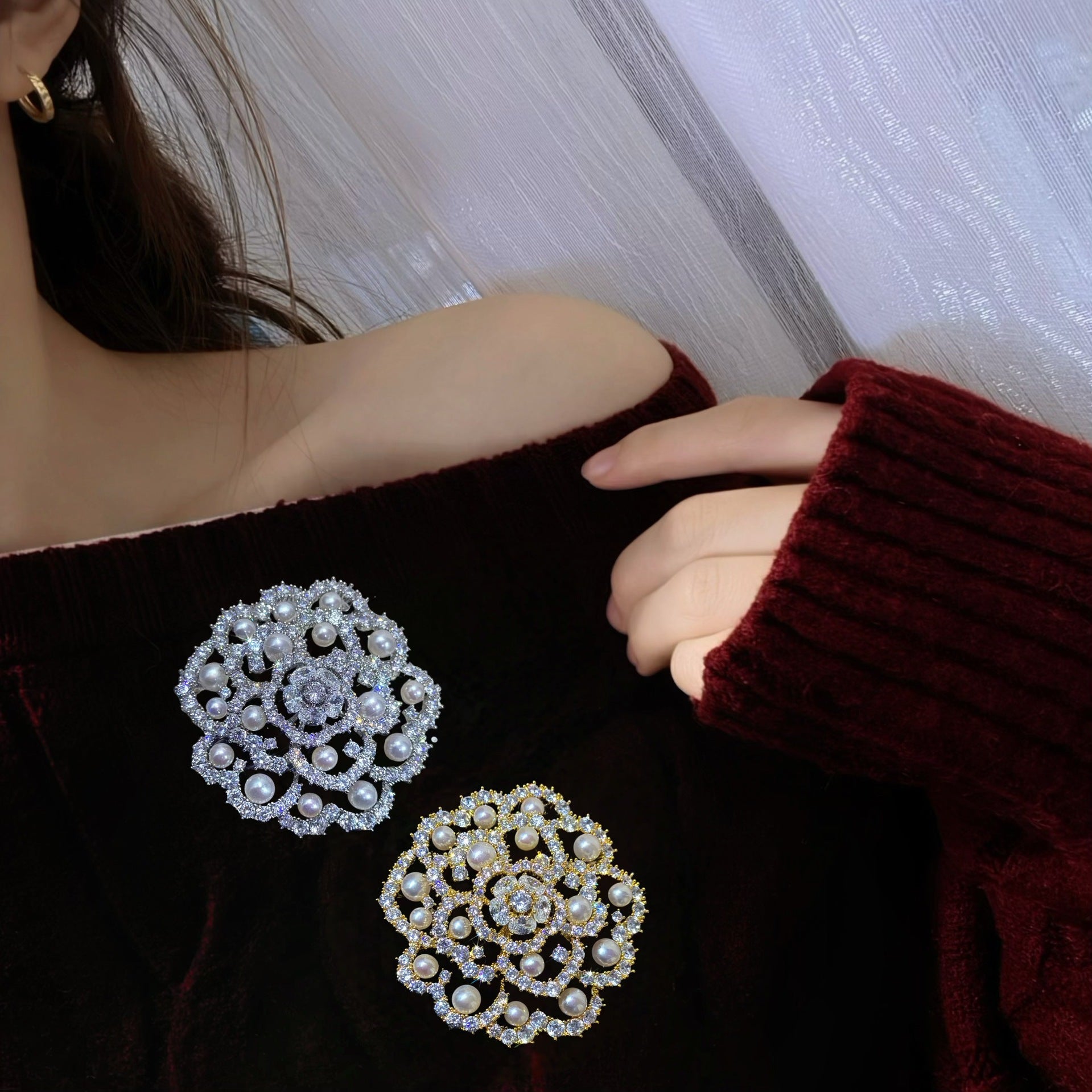 Model wearing 4–6mm freshwater pearl flower brooch