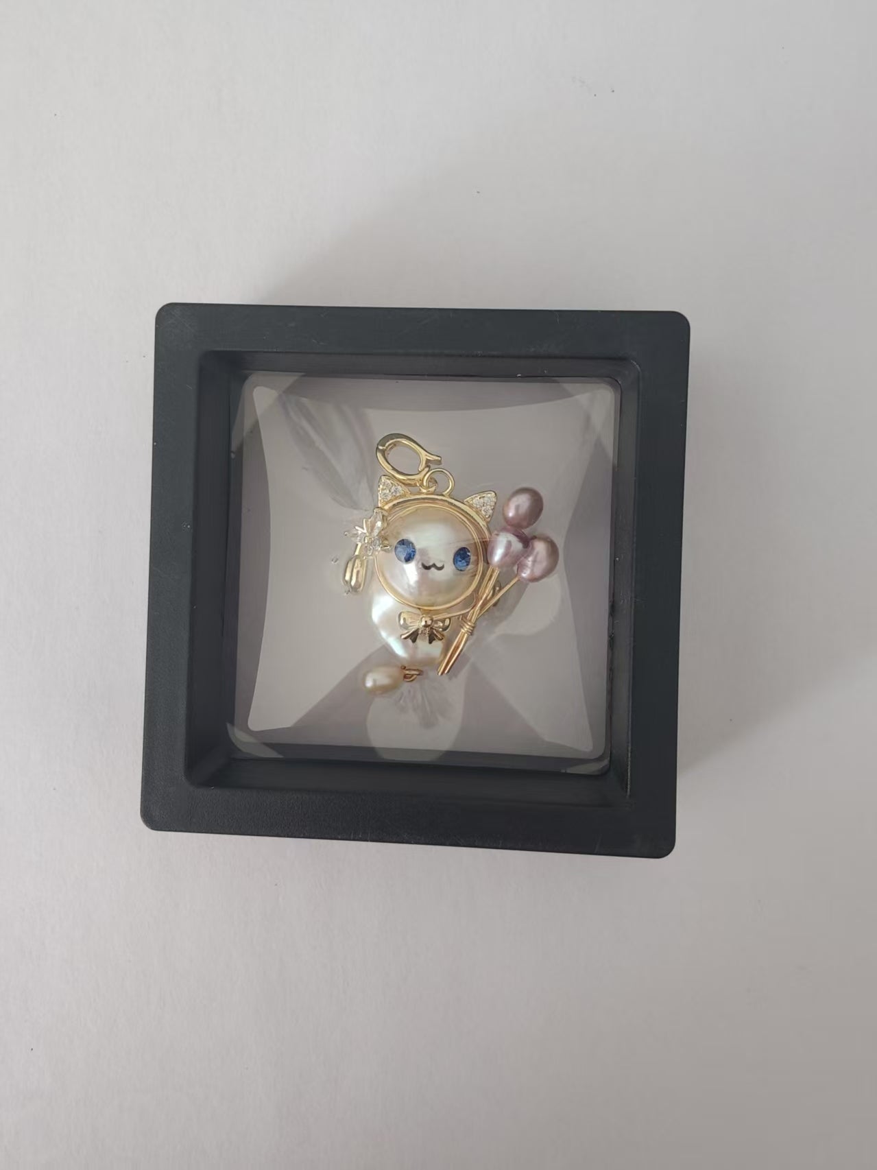 Cute baroque pearl pendant cat shaped in clear packing box