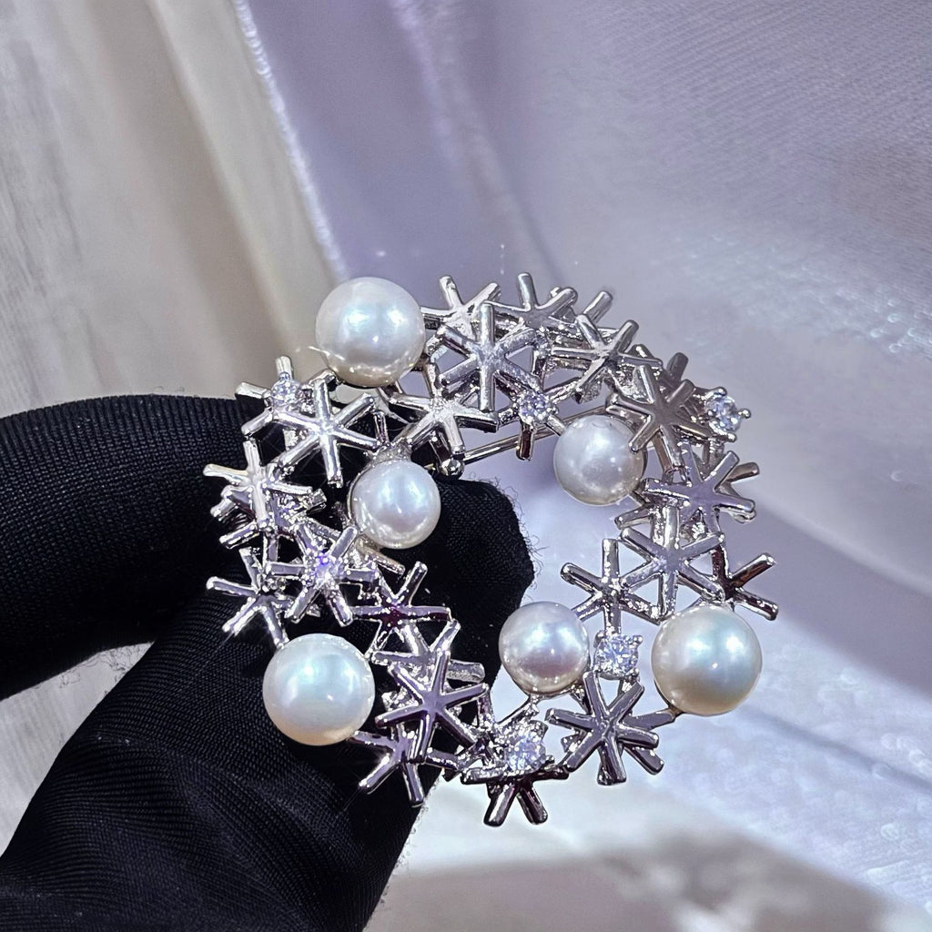 Freshwater Pearl Wreath Brooch