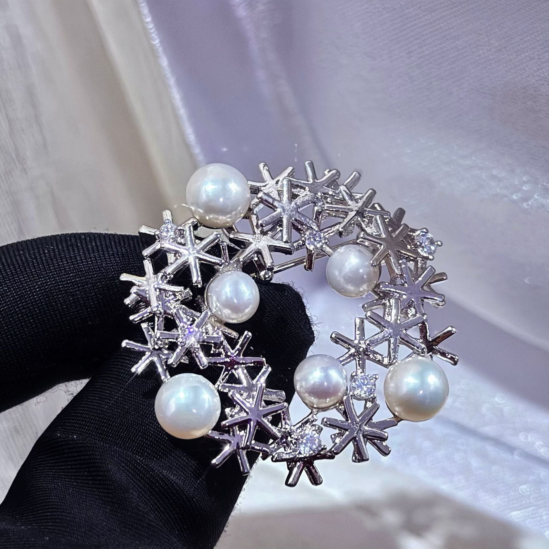 Freshwater Pearl Wreath Brooch